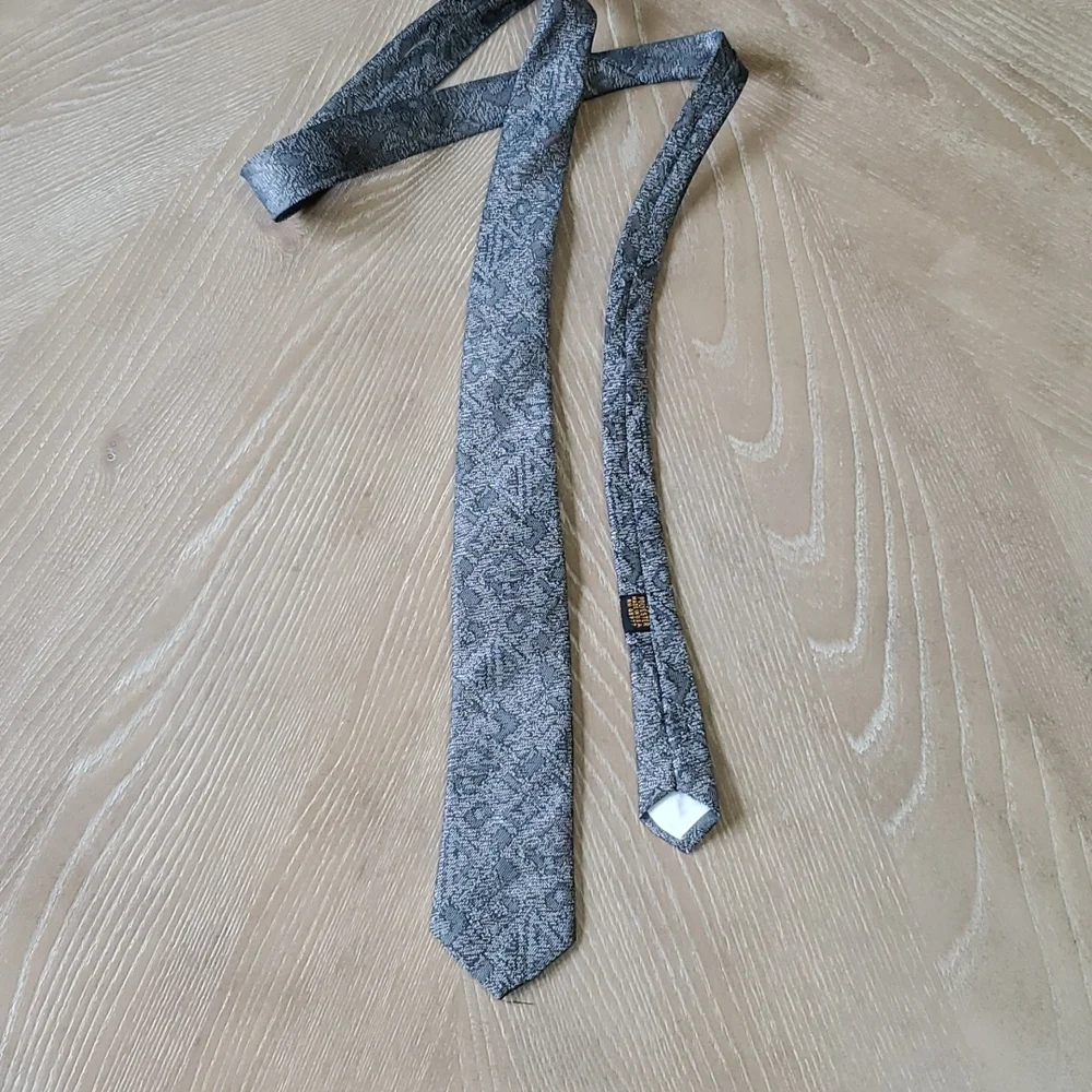 Vintage 1980's skinny gray tie - Picture 2 of 5